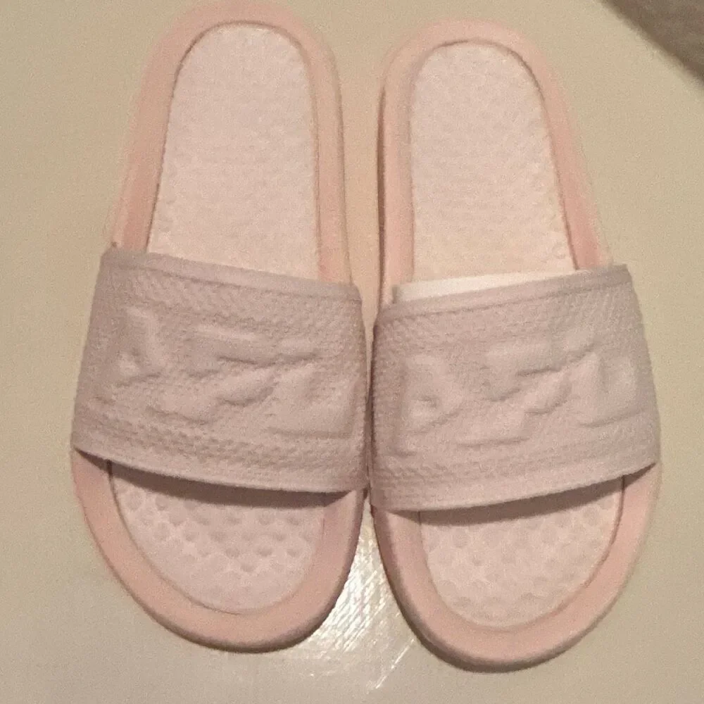 APL Women's Size 5 Techloom Slides Sandals Cream Comfort Summer Pool Beach NEW